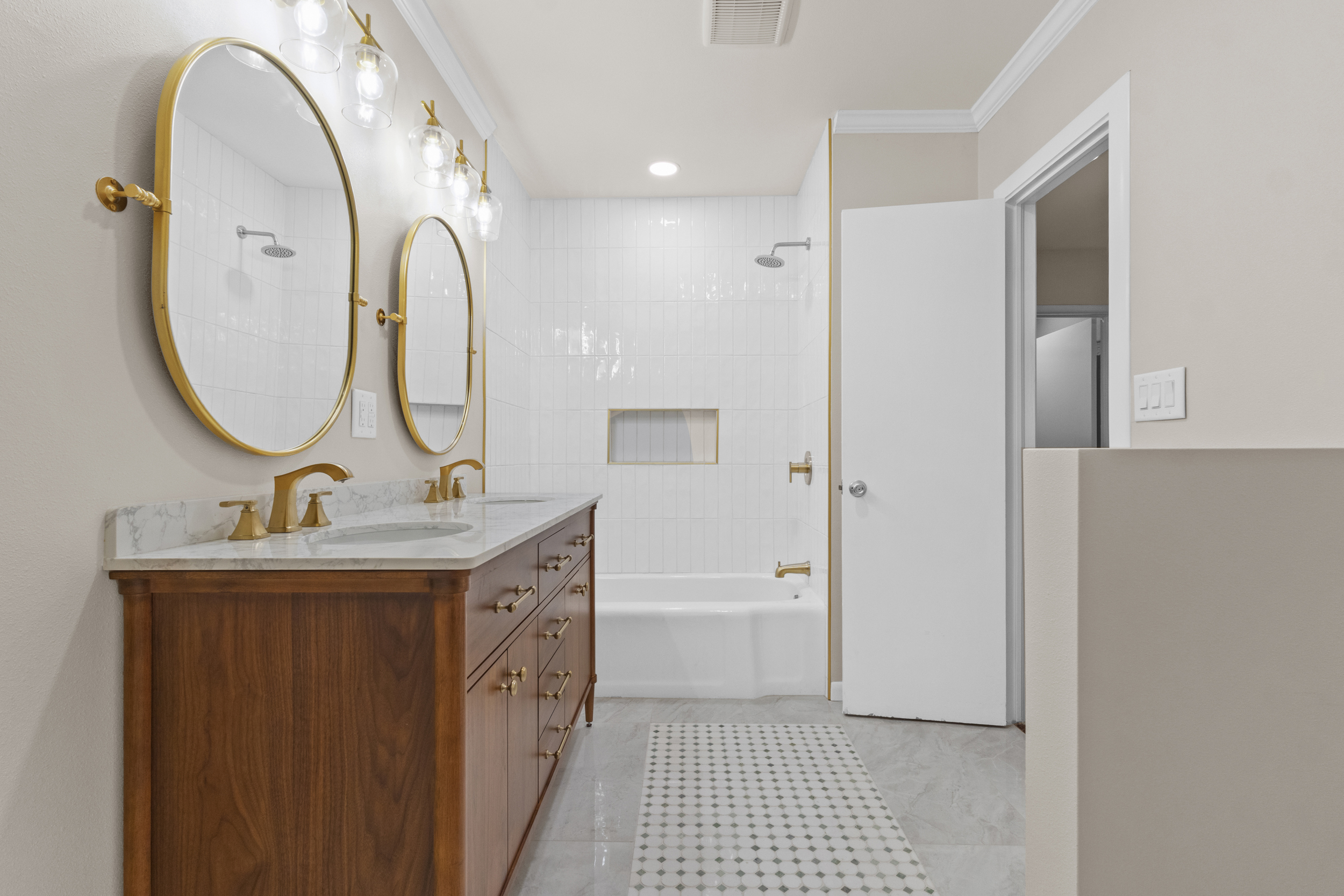 Guest bathroom remodel in Eastwood Dallas